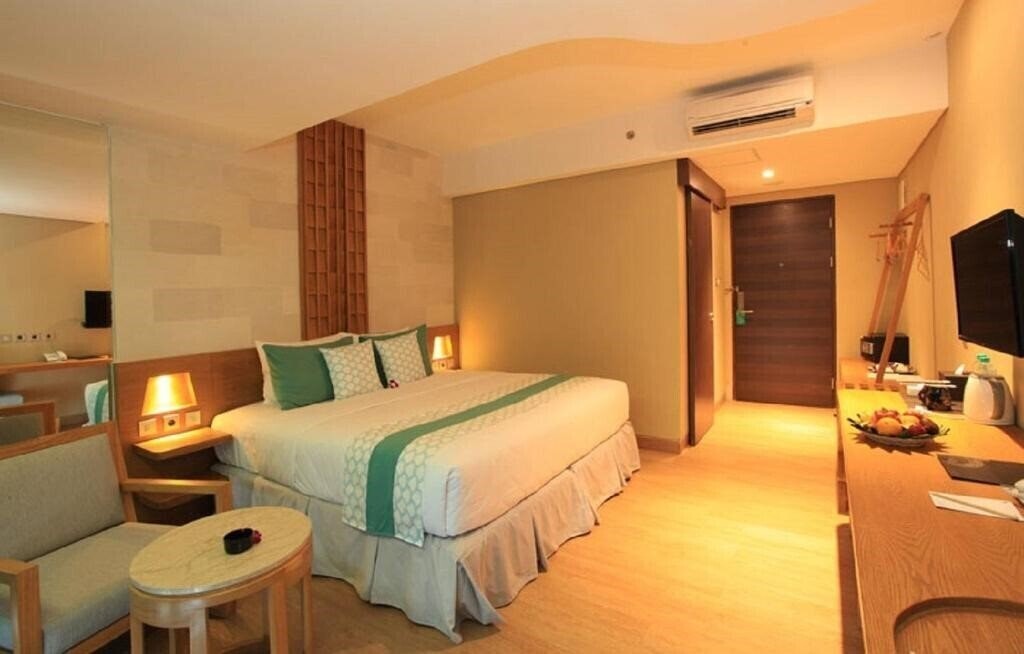Фотографія Bedrock Hotel Kuta Bali 4*