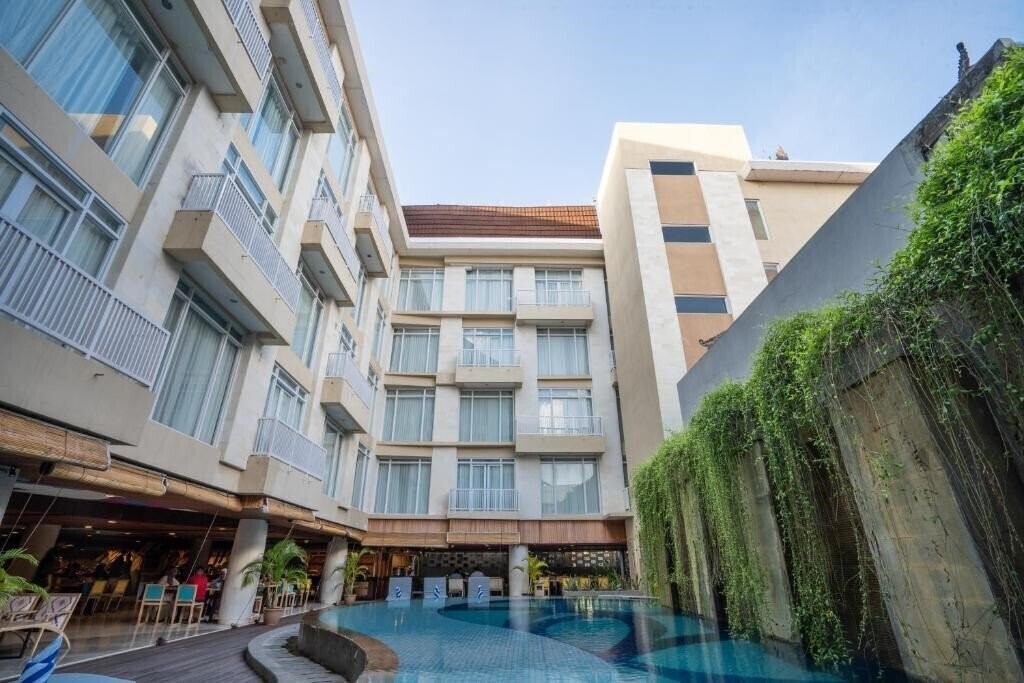 Готель Bedrock Hotel Kuta Bali 4*
