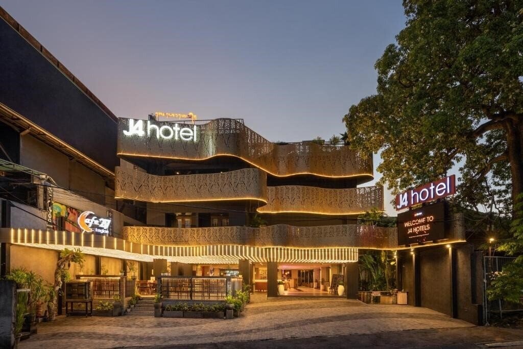 Отель J4 Hotels Legian 4*