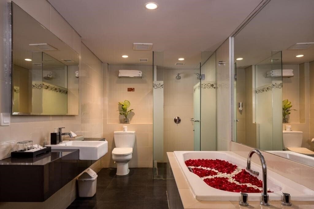 Фото J4 Hotels Legian 4*