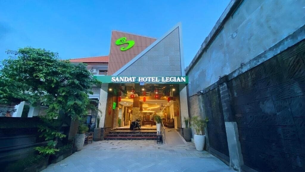 Отель Sandat Kuta Hotel 3*