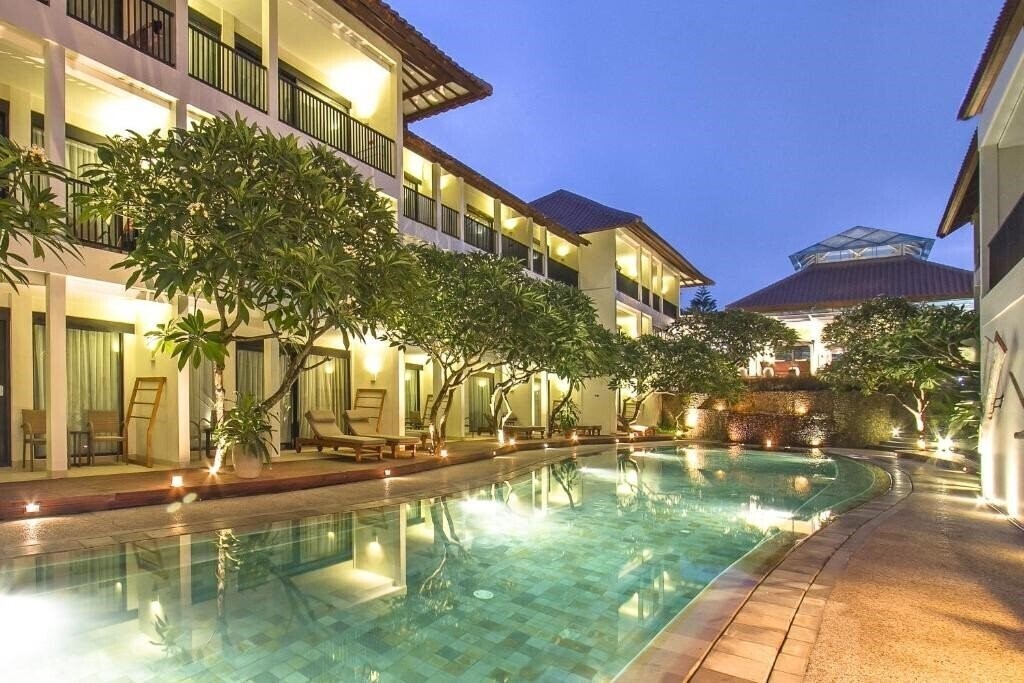 Отель Away Bali Legian Camakila 4*