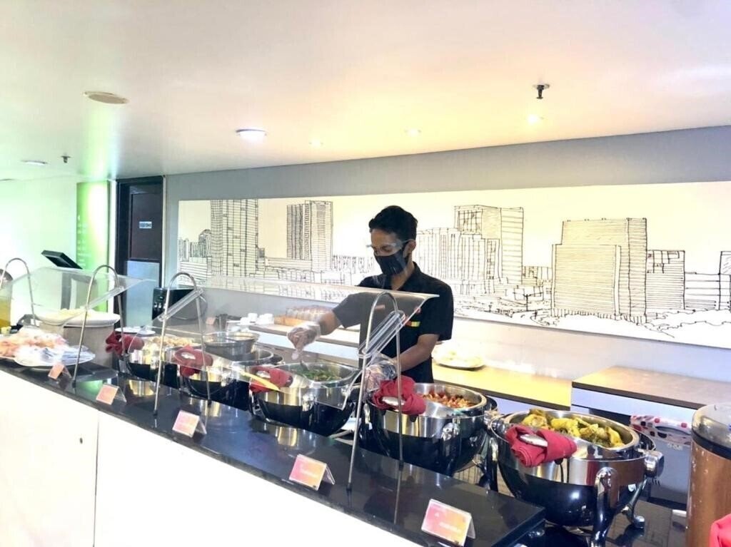 Фото Amaris Hotel Thamrin City 2*
