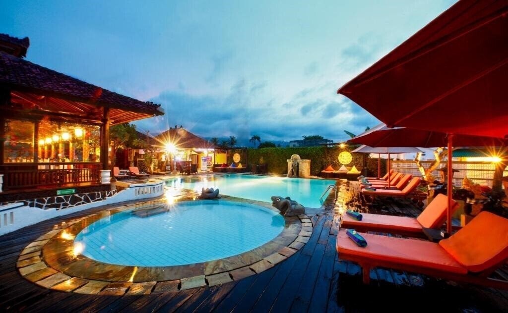 Готель Bali Taman Beach Resort 3*