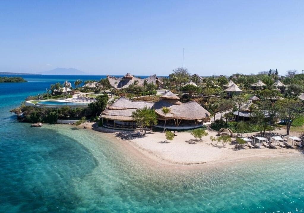Отель Menjangan Dynasty Resort 5*