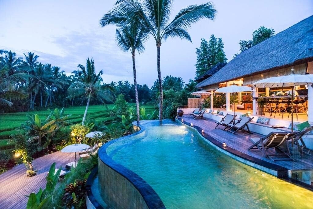 Отель Calma Ubud Suite & Villas 4*