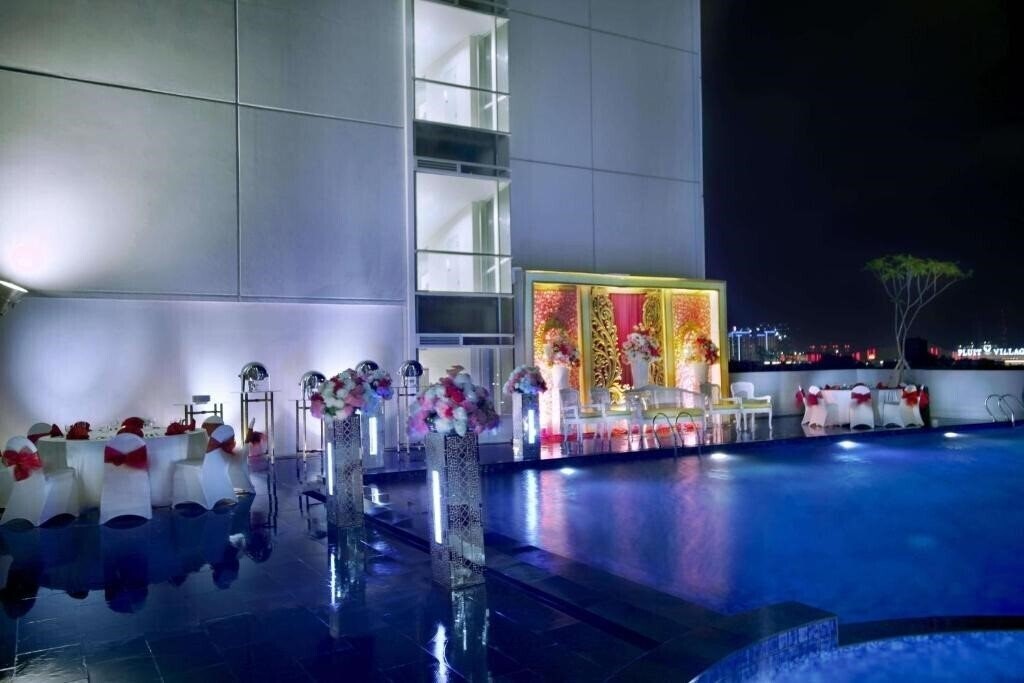 Фото Aston Pluit Hotel And Residense 4*