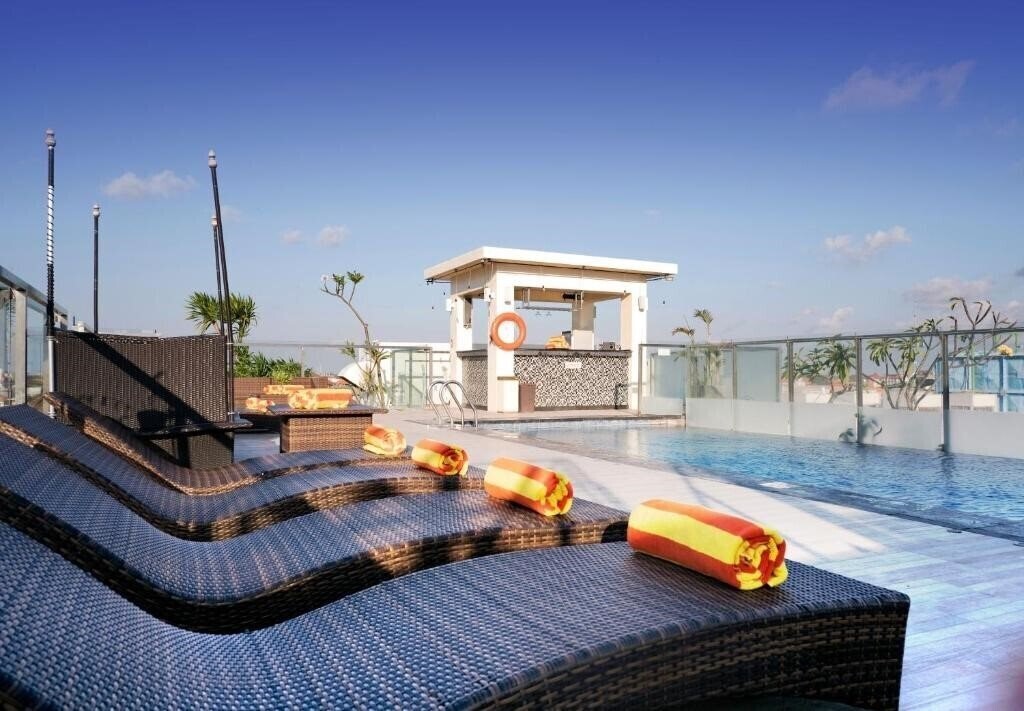 Отель Zia Hotel Kuta 3*
