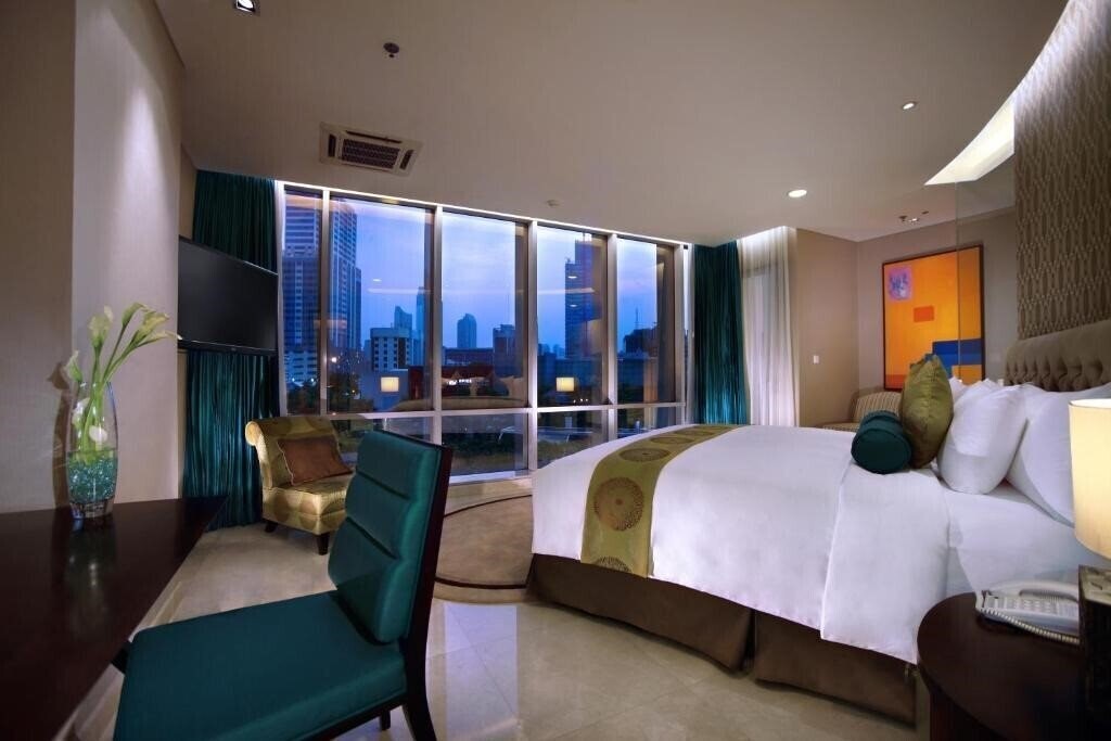 Фото The Grove Suites 4*