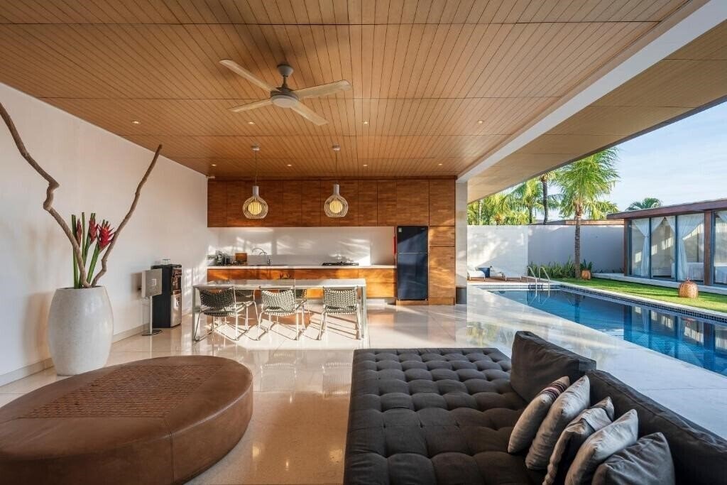 Отель One Eleven Villas 5*