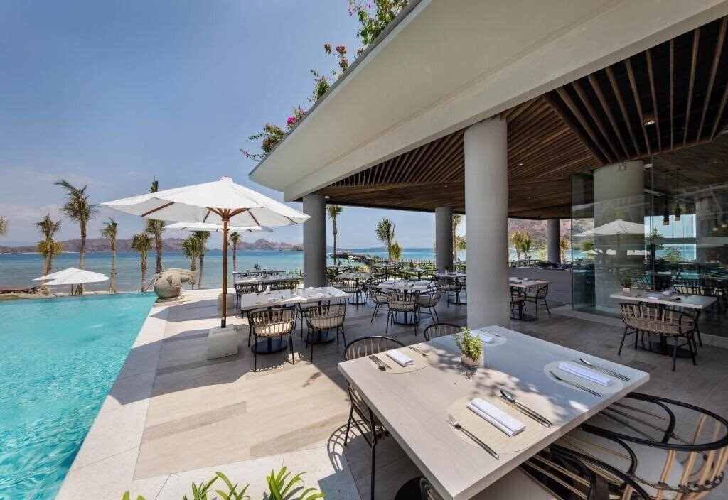 Фото Ayana Komodo Waecicu Beach 5*