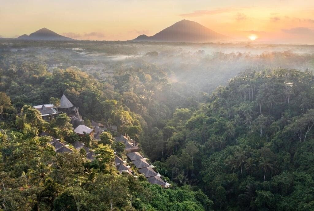 Готель The Kayon Valley Resort 5*