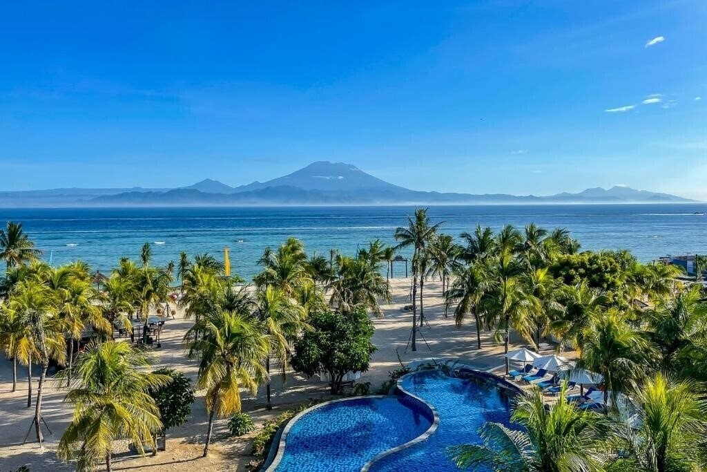 Отель Mahagiri Resort Nusa Lembongan 5*