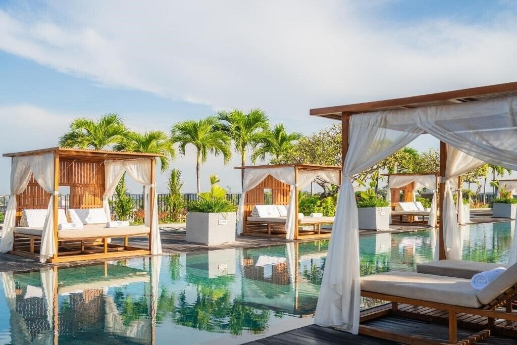 Готель Cross Paasha Bali Seminyak 5*