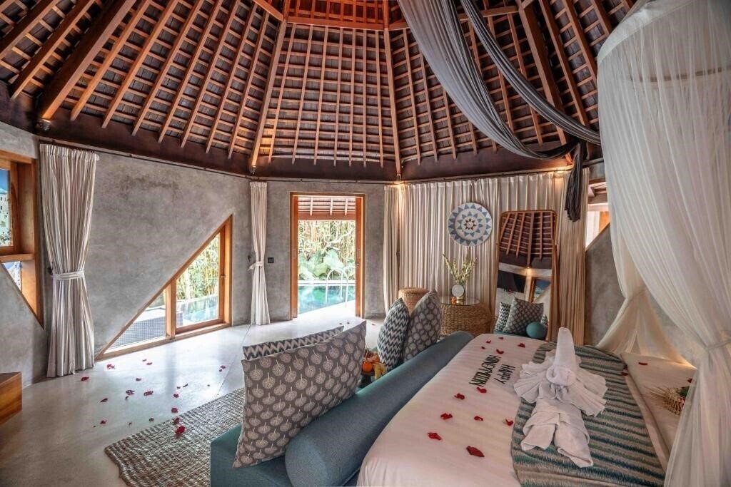 Фото The Sender Pool Suites 5*