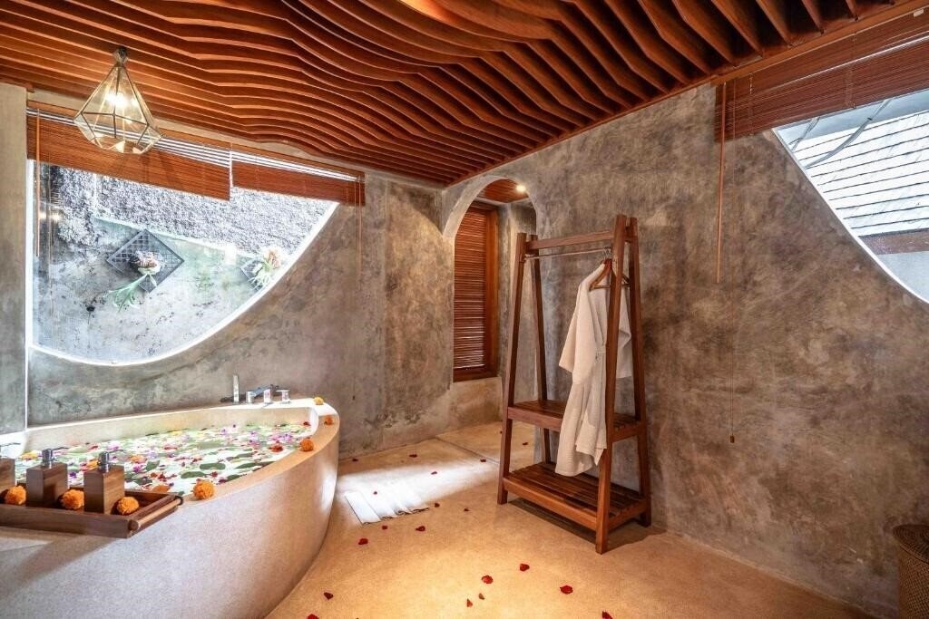 Фотография The Sender Pool Suites 5*