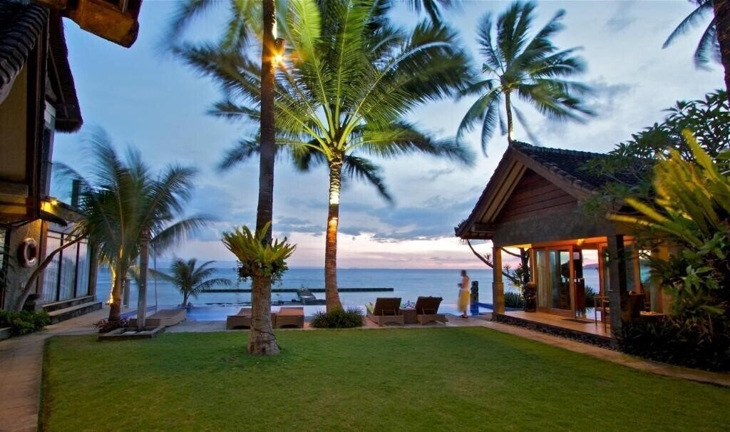 Отель Bayshore Villas Candi Dasa 4*