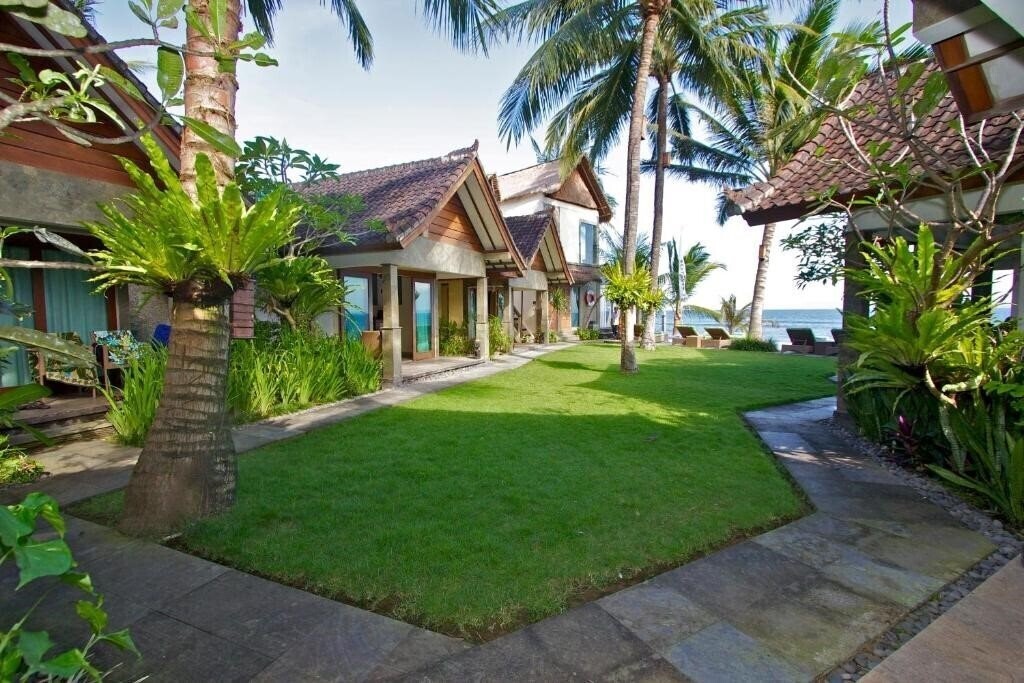 Изображение Bayshore Villas Candi Dasa 4*