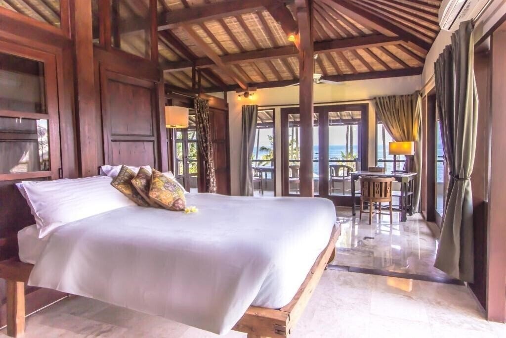 Фото Beachfront Citakara Sari Villas 4*