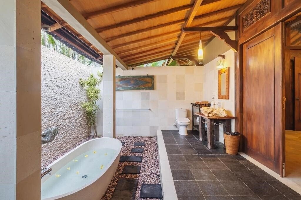 Фотографія Beachfront Citakara Sari Villas 4*