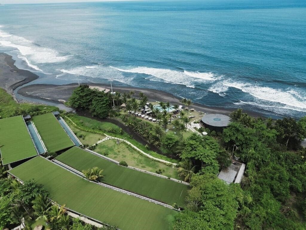 Отель Hotel Komune & Beach Club Bali 4*