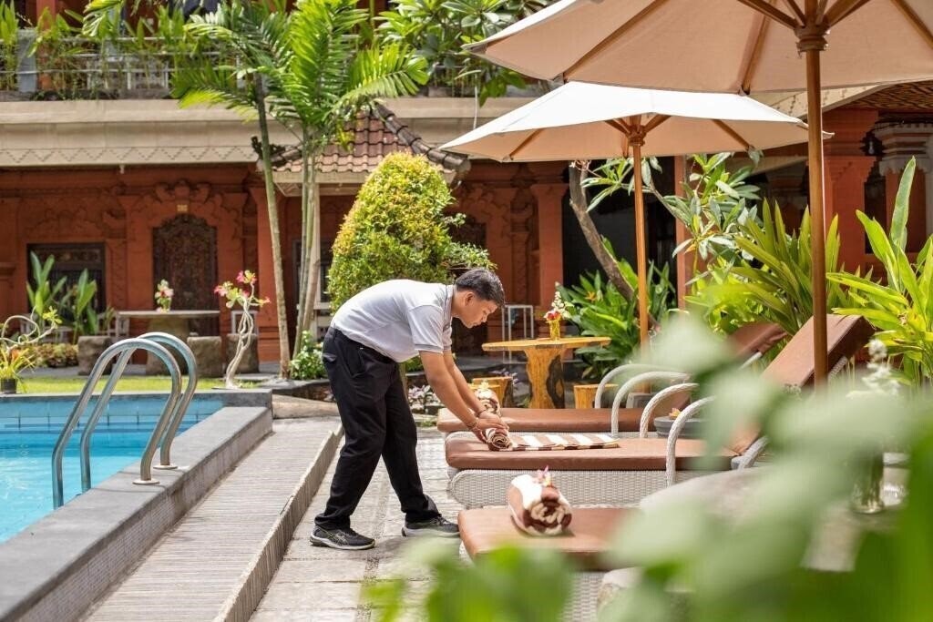 Фотографія Hotel Lumbung Sari Legian 4*