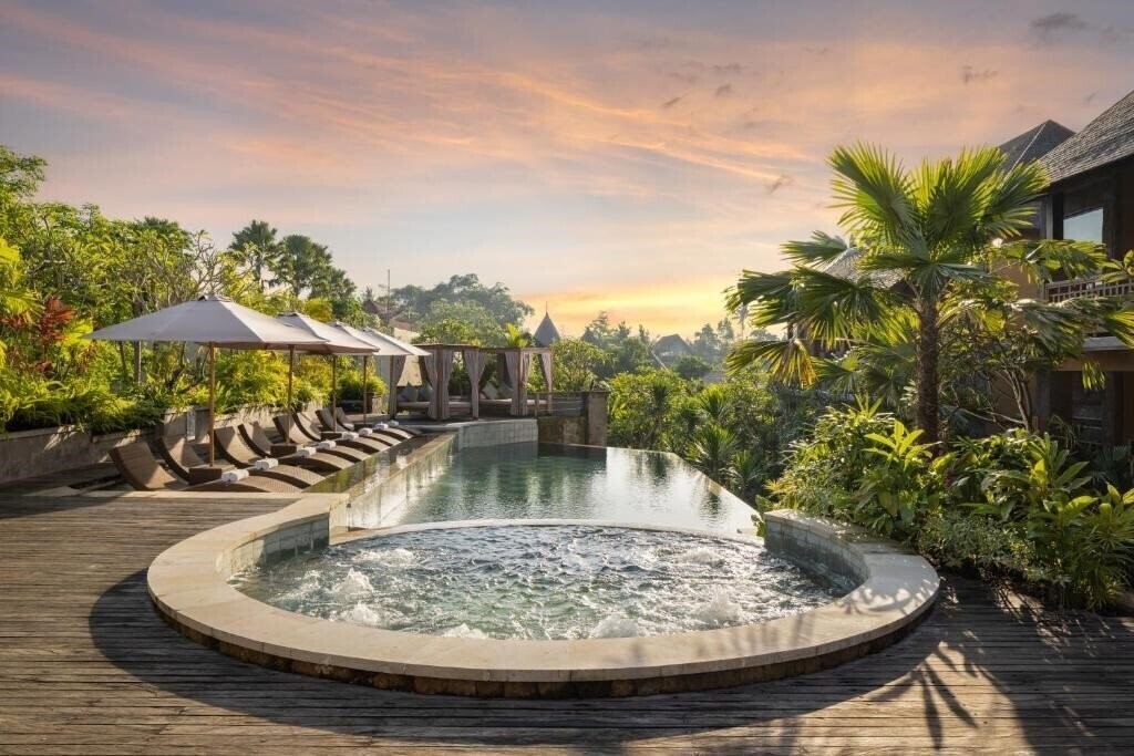Готель The Alena Resort A Pramana Experience 4*