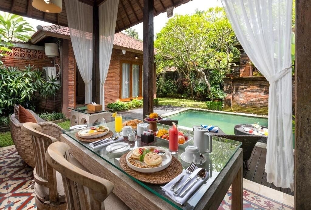 Готель Ubud Raya Villa 4*