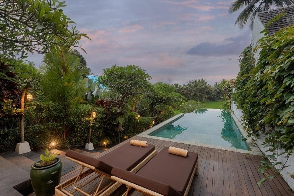 Готель Ubud Padi Villas 4*