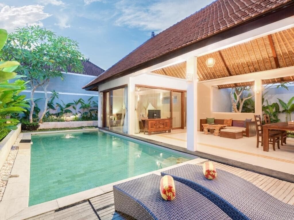 Готель Avery Le Nixsun Villa by Waringin Hospitality 4*