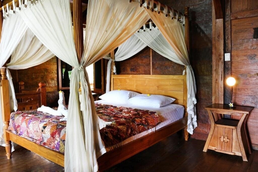 Фото Lovina Beachhouse Villas 4*