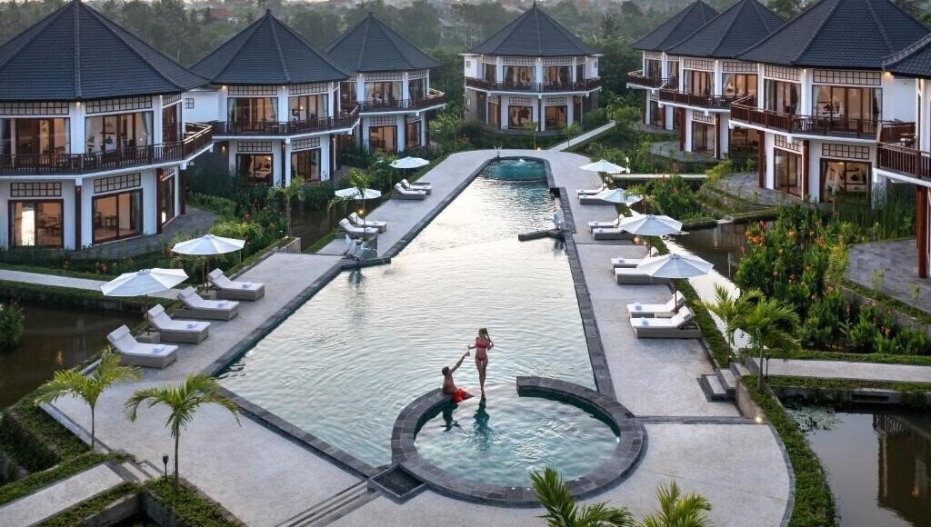 Отель Swan Paradise A Pramana Experience 4*