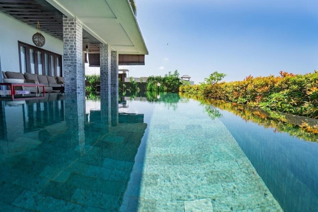 Готель The Ocean Views Luxury Villas & Apartment 4*