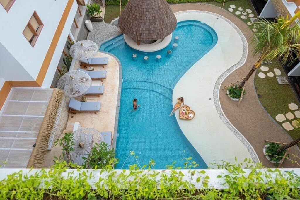 Готель Roomates Surf Camp Canggu 5*