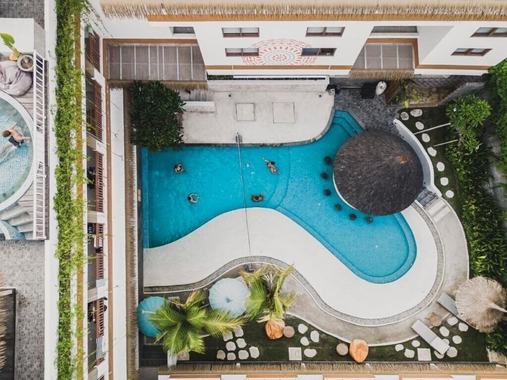 Фото Roomates Surf Camp Canggu 5*