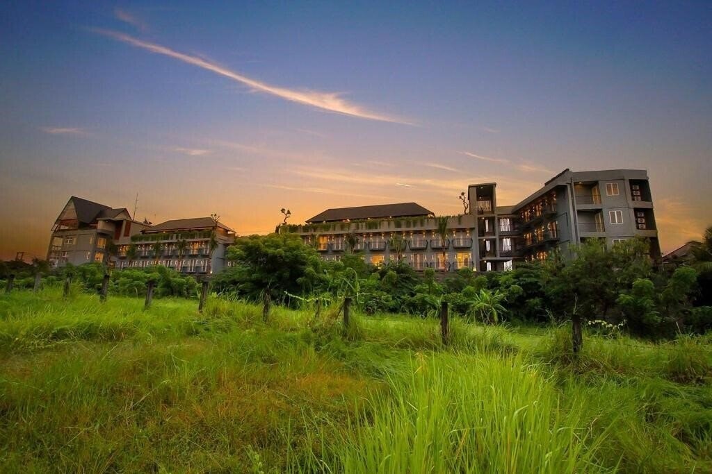 Отель Frii Bali Echo Beach 3*
