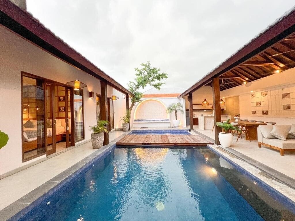 Отель Apple Villa And Studio Seminyak 3*