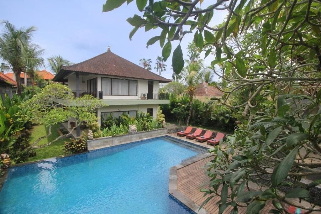 Отель Putri Ayu Cottages 3*
