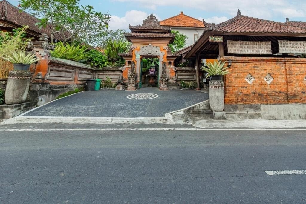 Фото Capital O 94011 Binhari Guest House 2*