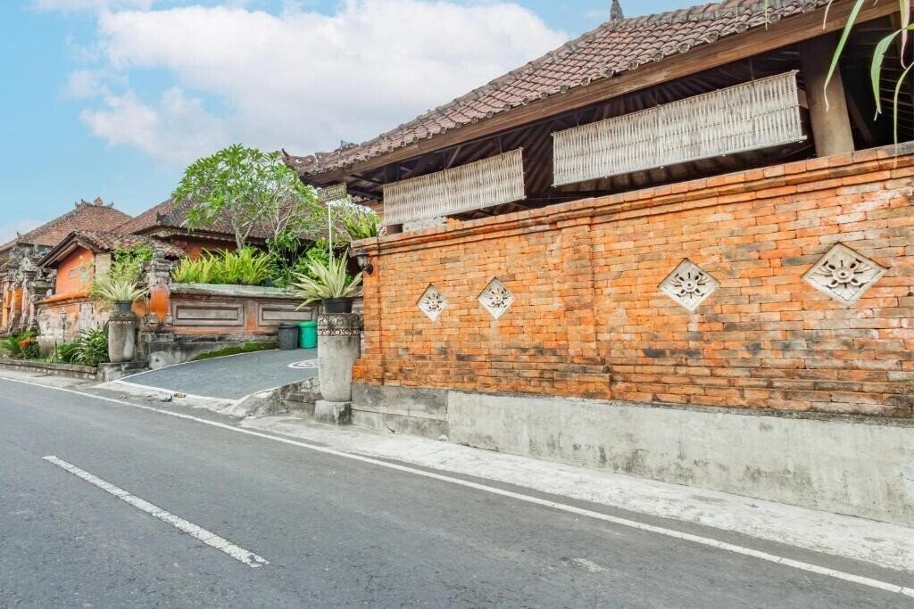 Фотография Capital O 94011 Binhari Guest House 2*