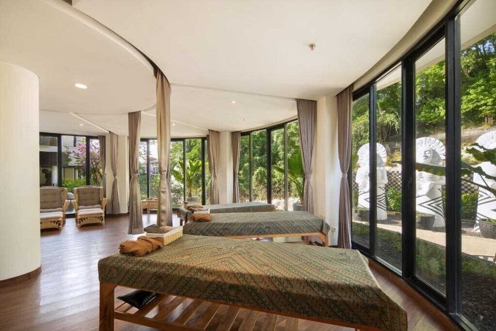 Фото The Sterling Hotel & Villas 4*