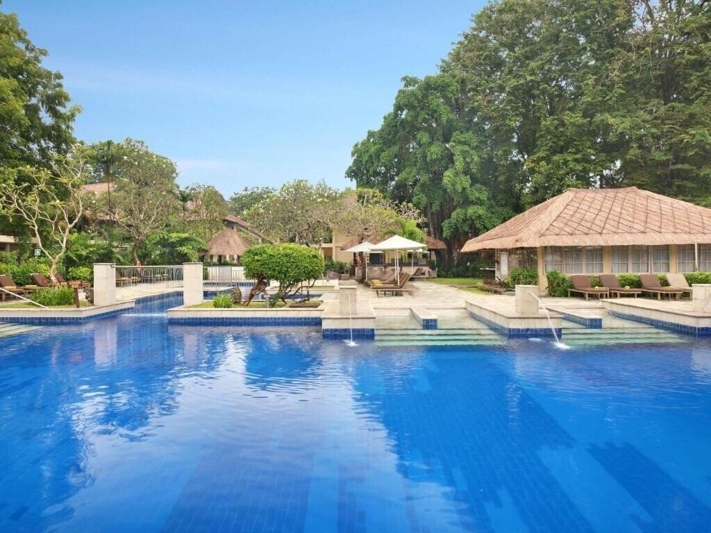 Отель Mercure Resort Sanur 4*