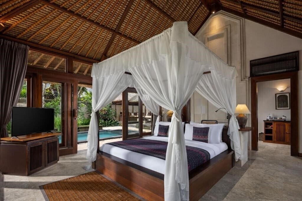 Фото The Ubud Village Resort & Spa 4*