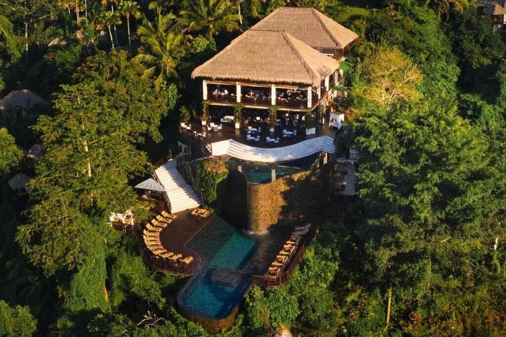 Отель Ubud Hanging Garden 5*