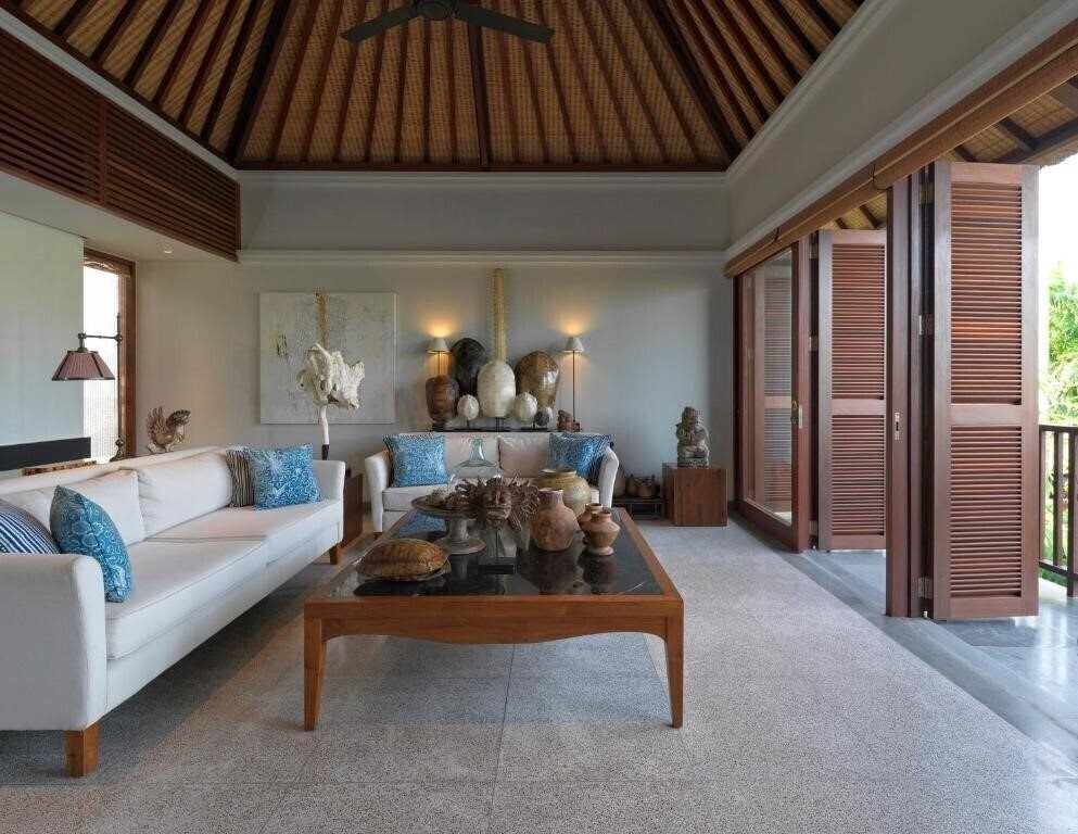 Фотографія The Legian 5*