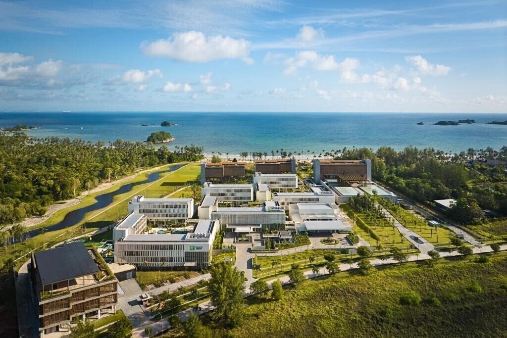 Готель Holiday Inn Resort Bintan Lagoi Beach 4*
