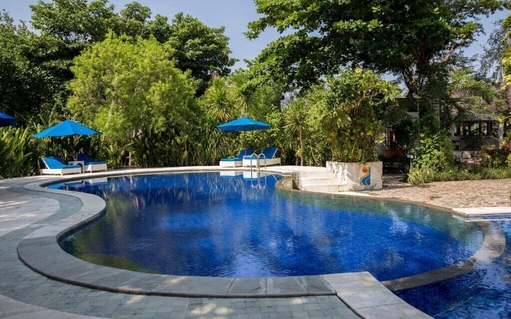 Готель Puri Sari Beach Hotel 3*