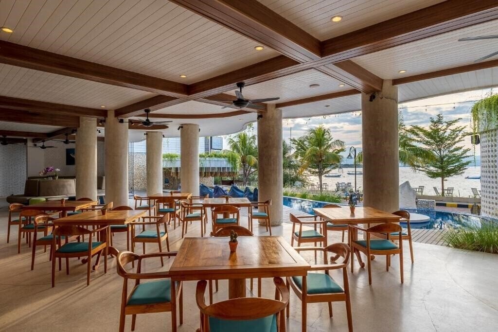 Фото The Beach House Resort 3*