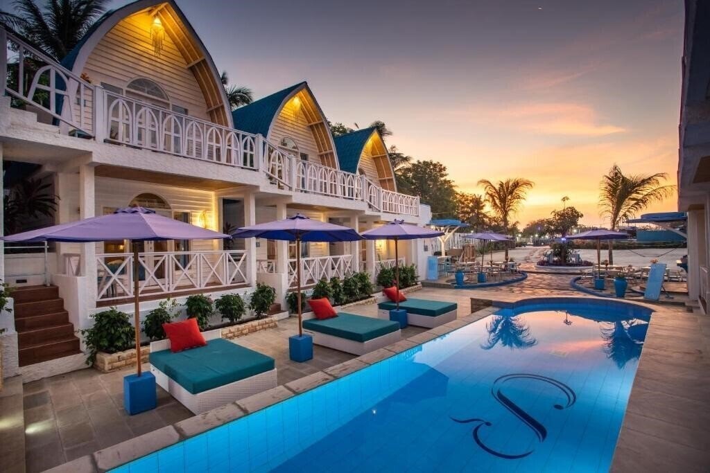 Отель Santorini Beach Resort 3*