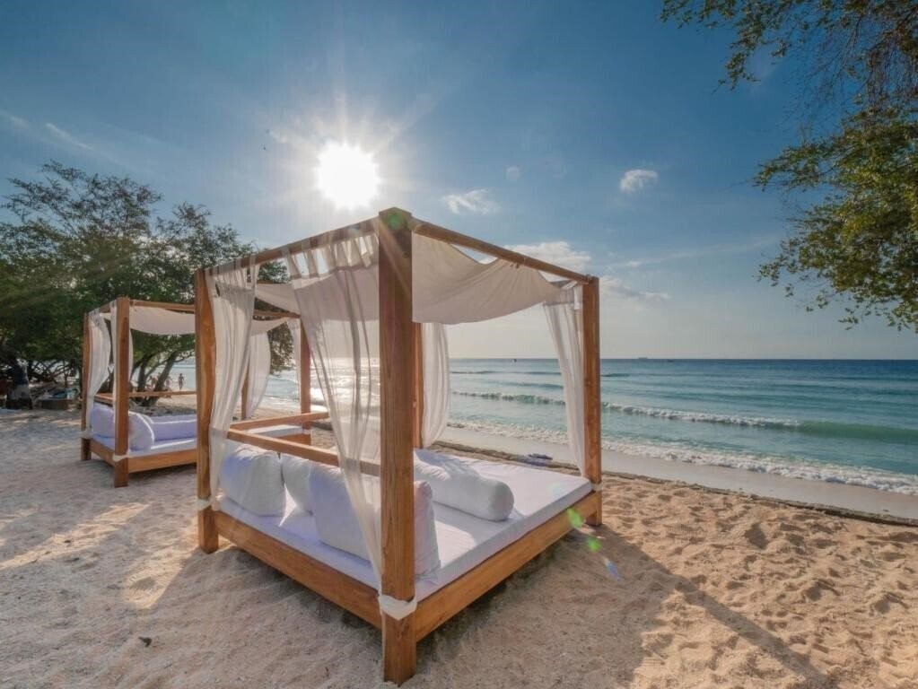 Отель Jambuluwuk Oceano Resort Gili Trawangan 4*